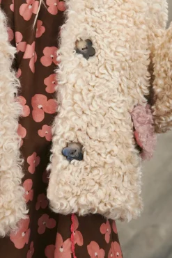 Niños ZARA 6 - 14 Años·Abrigos<ABRIGO BORREGUILLO BOTONES FLORES LIMITED EDITION