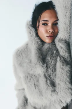 New ABRIGO CORTO EFECTO PELO Mujer Abrigos / Anoraks|Chaquetas / Cazadoras