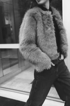 Outlet ABRIGO CORTO EFECTO PELO Mujer Abrigos / Anoraks