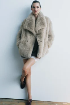 Outlet ABRIGO CORTO EFECTO PELO ZW COLLECTION Mujer Abrigos / Anoraks