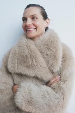 Outlet ABRIGO CORTO EFECTO PELO ZW COLLECTION Mujer Abrigos / Anoraks