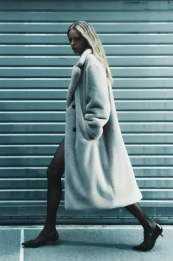 Outlet ABRIGO LARGO EFECTO PELO Mujer Abrigos / Anoraks