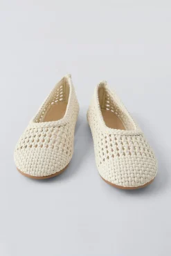 Niños ZARA 6 - 14 Años·Zapatos<BAILARINA CALADA