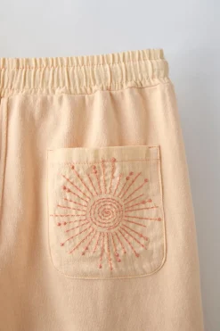 Niños ZARA 6 - 14 Años·Pantalones<BERMUDA BORDADO