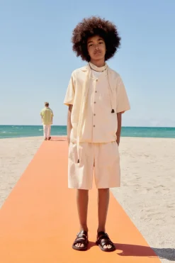 Niños ZARA 6 - 14 Años·Pantalones<BERMUDA BORDADO