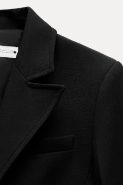 New BLAZER ENTALLADA HOMBRERAS ZW COLLECTION Mujer Blazers / Chalecos