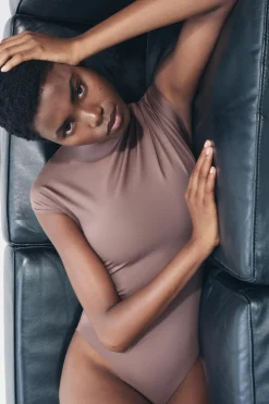 Clearance BODY CUELLO PERKINS PLIEGUES Mujer Tops / Bodies