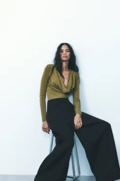 Discount BODY HOMBRERAS DRAPEADO Mujer Tops / Bodies