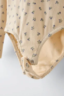 Niños ZARA 1½ - 6 Años·Camisetas|1½ - 6 Años·Total Look<BODY RIB FLORES