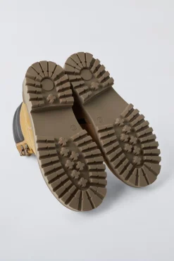 Niños ZARA 6 - 14 Años·Zapatos|6 - 14 Años·Zapatos<BOTA MONTAÑA PIEL