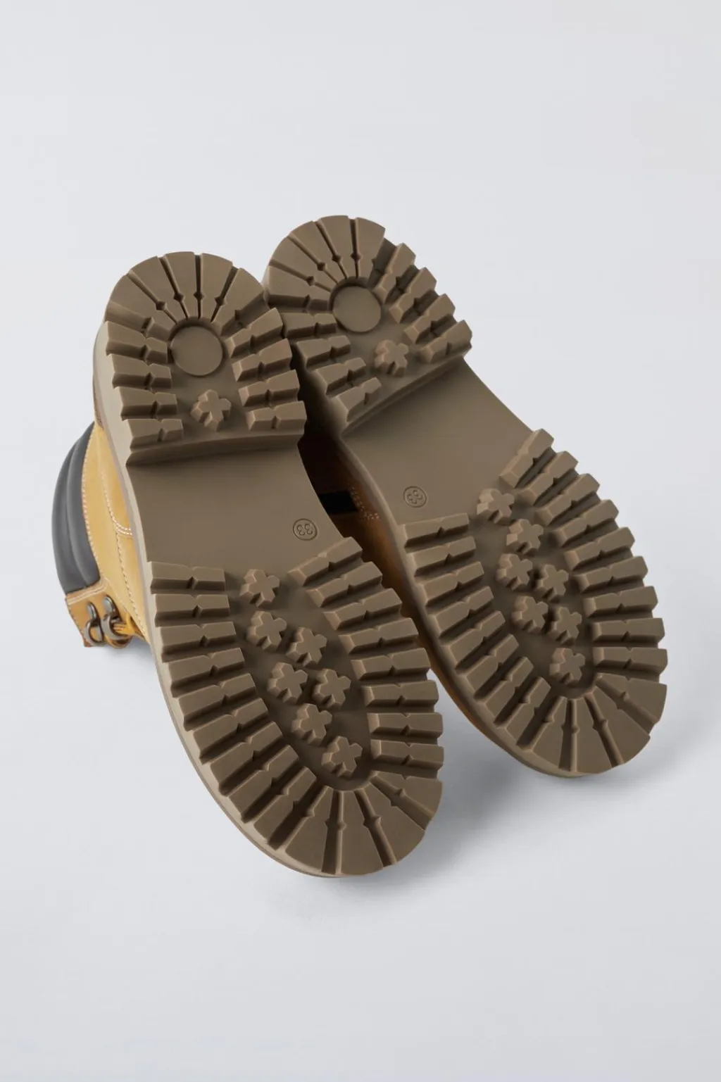 Niños ZARA 6 - 14 Años·Zapatos|6 - 14 Años·Zapatos<BOTA MONTAÑA PIEL