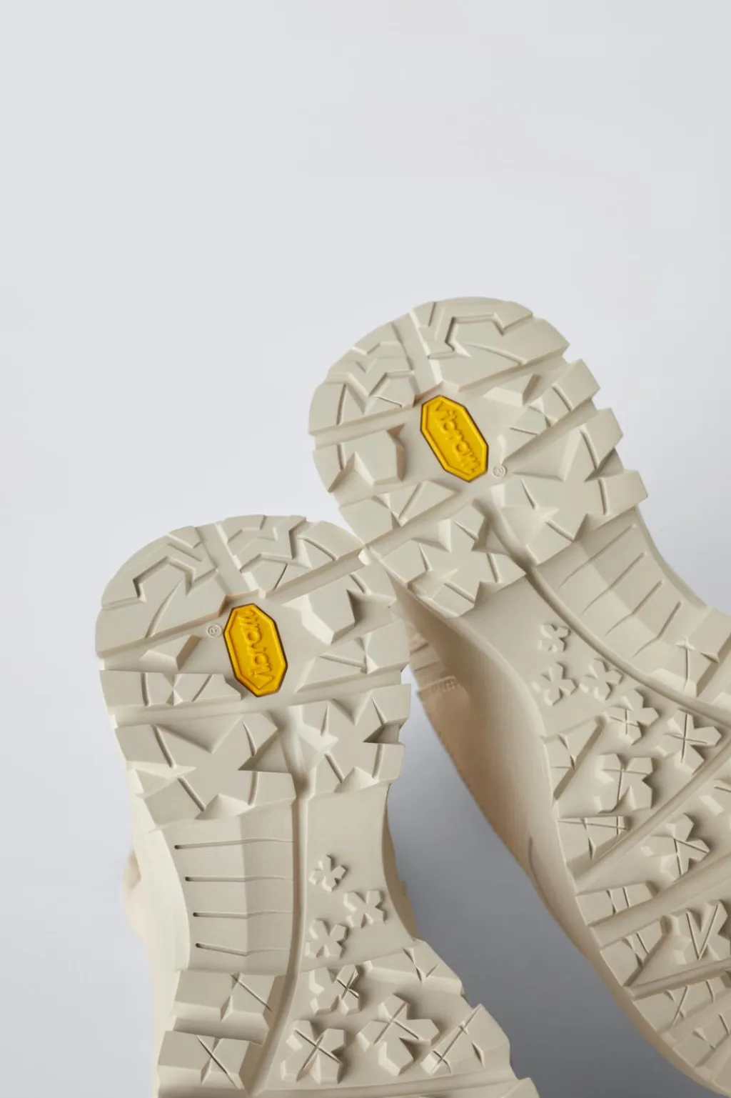 Niños ZARA 6 - 14 Años·Zapatos|6 - 14 Años·Zapatos<BOTÍN ACOLCHADO WATER REPELLENT VIBRAM®