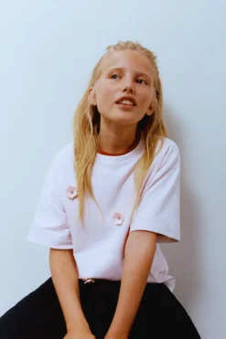 Niños ZARA 6 - 14 Años·Camisetas<CAMISETA APLIQUE FLORES