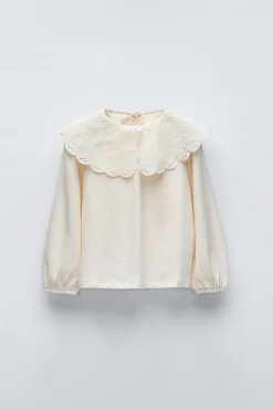 Niños ZARA 1½ - 6 Años·Camisetas|6 - 18 Meses·Camisetas<CAMISETA CUELLO BORDADO