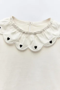 Niños ZARA 1½ - 6 Años·Camisetas|6 - 18 Meses·Camisetas<CAMISETA CUELLO BORDADO