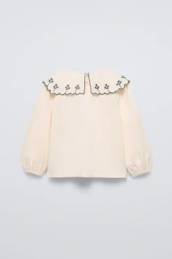 Niños ZARA 1½ - 6 Años·Camisetas<CAMISETA CUELLO BORDADO