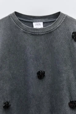 Niños ZARA 6 - 14 Años·Camisetas<CAMISETA EFECTO LAVADO APLIQUE FLORES