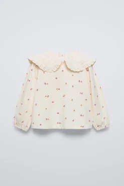 Niños ZARA 1½ - 6 Años·Camisetas<CAMISETA ESTAMPADO FLORES CUELLO BORDADO