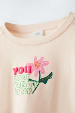 Niños ZARA 6 - 14 Años·Camisetas<CAMISETA FLOR TEXTO