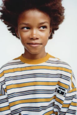 Niños ZARA 6 - 14 Años·Camisetas<CAMISETA RAYAS PARCHE