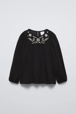 Niños ZARA 6 - 14 Años·Camisetas<CAMISETA ROMÁNTICA BORDADOS