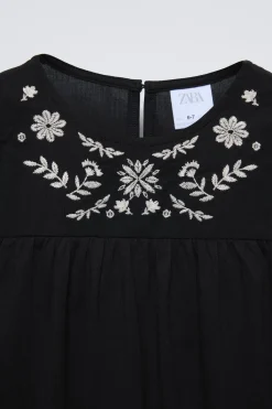 Niños ZARA 6 - 14 Años·Camisetas<CAMISETA ROMÁNTICA BORDADOS