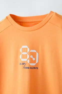 Niños ZARA 6 - 14 Años·Camisetas<CAMISETA SPORTY NÚMEROS RELIEVE