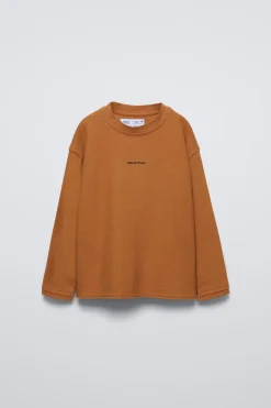 Niños ZARA 6 - 14 Años·Camisetas<CAMISETA TEXTO BORDADO