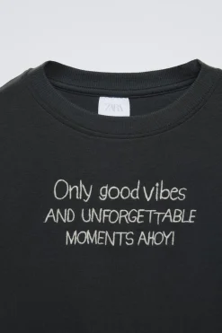 Niños ZARA 6 - 14 Años·Camisetas<CAMISETA TEXTO BORDADO