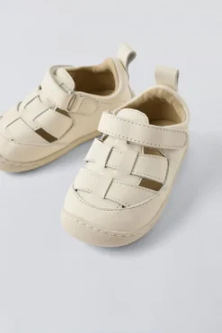 Niños ZARA 1½ - 6 Años·Zapatos|1½ - 6 Años·Zapatos<CANGREJERA PIEL REFORZADA