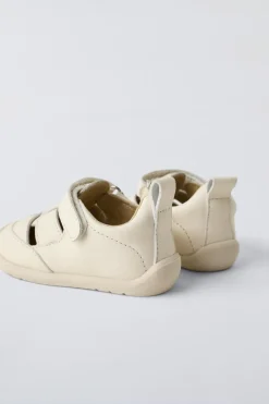Niños ZARA 1½ - 6 Años·Zapatos|1½ - 6 Años·Zapatos<CANGREJERA PIEL REFORZADA