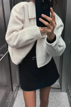 Outlet CAZADORA CORTA BOUCLÉ Mujer Chaquetas / Cazadoras