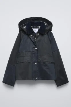 Niños ZARA 6 - 14 Años·Abrigos<CAZADORA ENCERADA CAPUCHA