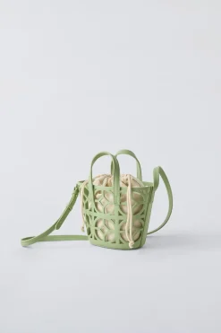 Niños ZARA 6 - 14 Años·Bolsos / Mochilas<CESTA CALADA