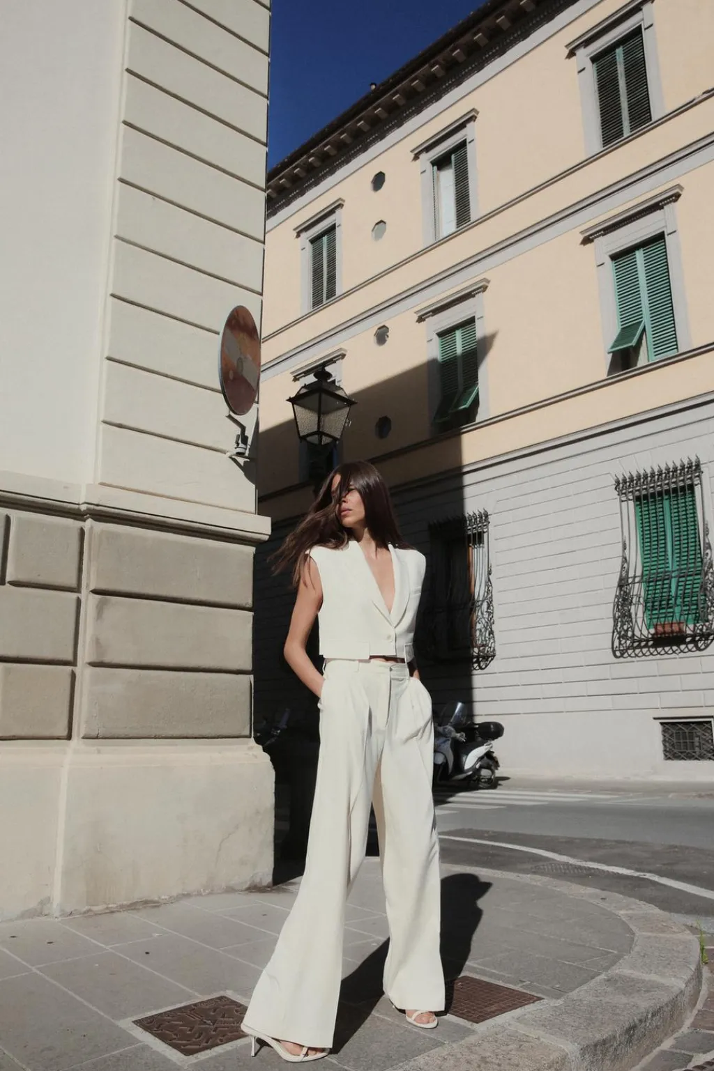 Online CHALECO CORTO TAPETAS Mujer Blazers / Chalecos