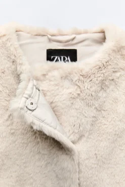 Niños ZARA 6 - 14 Años·Abrigos<CHALECO EFECTO PELO