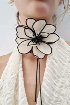 Discount COLLAR CORDÓN FLOR Mujer Accesorios / Bisuteria