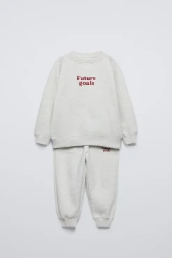 Niños ZARA 1½ - 6 Años·Sudaderas|1½ - 6 Años·Pantalones<CONJUNTO JOGGING SUDADERA Y PANTALÓN TEXTO FLOCK