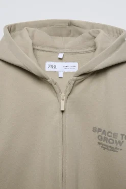 Niños ZARA 6 - 14 Años·Sudaderas|6 - 14 Años·Pantalones<CONJUNTO SUDADERA Y JOGGER TEXTO RELIEVE