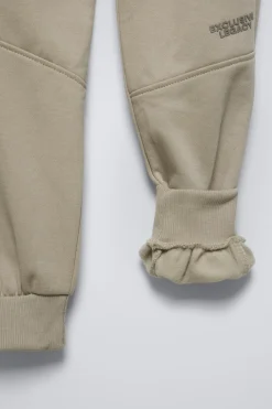 Niños ZARA 6 - 14 Años·Sudaderas|6 - 14 Años·Pantalones<CONJUNTO SUDADERA Y JOGGER TEXTO RELIEVE