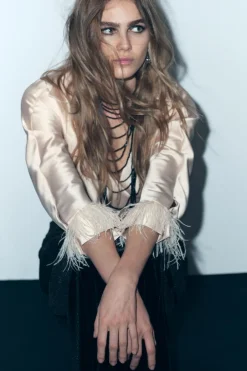 Sale CUERPO CROP SATINADO PLUMAS Mujer Tops / Bodies|Camisas / Blusas