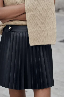 Online FALDA CORTA TABLAS EFECTO PIEL Mujer Faldas / Shorts