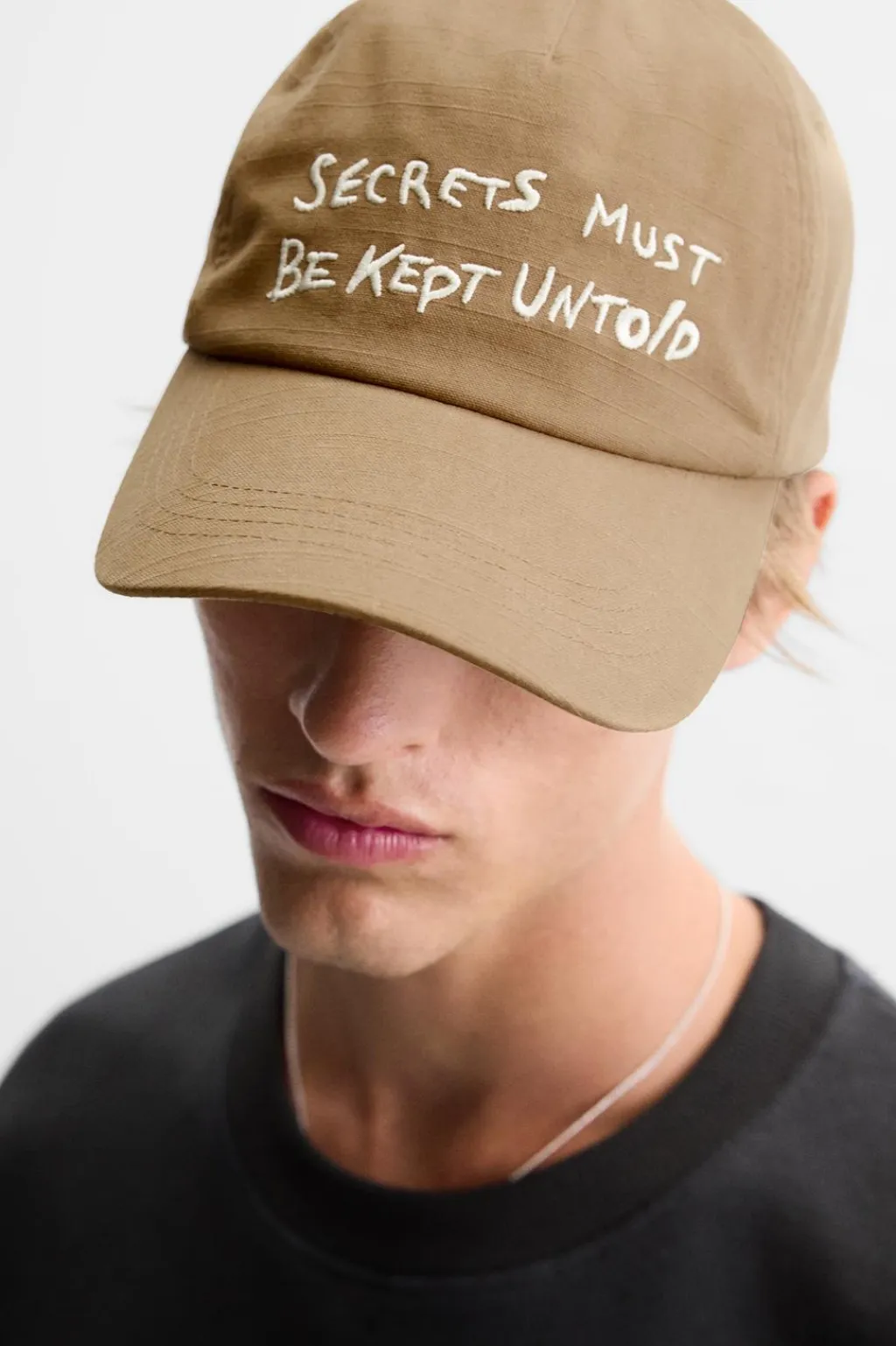 Sale GORRA TEXTO BORDADO Hombre Accesorios