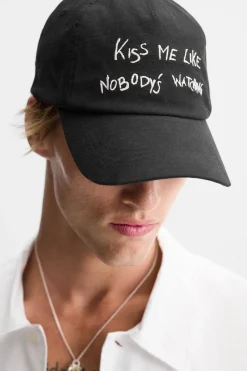 Discount GORRA TEXTO BORDADO Hombre Accesorios