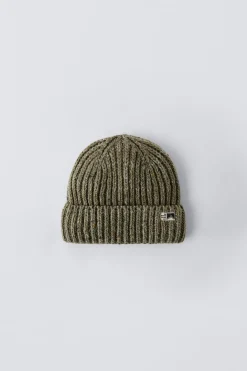 Niños ZARA 1½ - 6 Años·Accesorios|6 - 14 Años·Accesorios<GORRO PUNTO BOTONATO ETIQUETA
