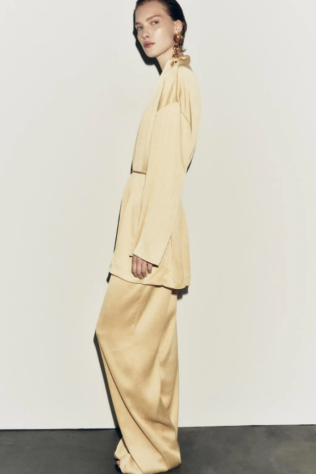 Discount KIMONO PLISADO CINTURÓN Mujer Chaquetas / Cazadoras