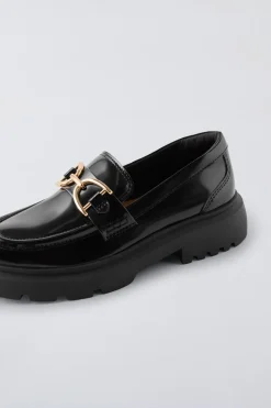 Niños ZARA 6 - 14 Años·Zapatos<MOCASÍN DETALLE METÁLICO