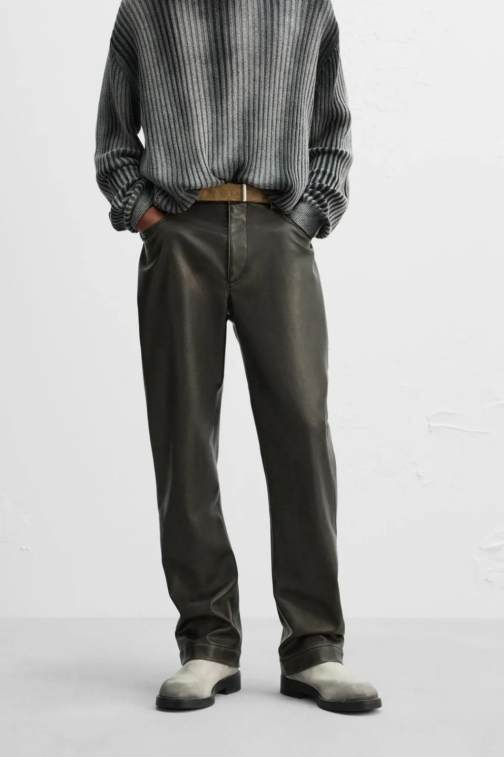 New PANTALÓN EFECTO PIEL LIMITED EDITION Hombre Pantalones