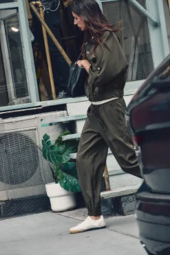 Sale PANTALÓN SATINADO BAJO PUÑO Mujer Pantalones