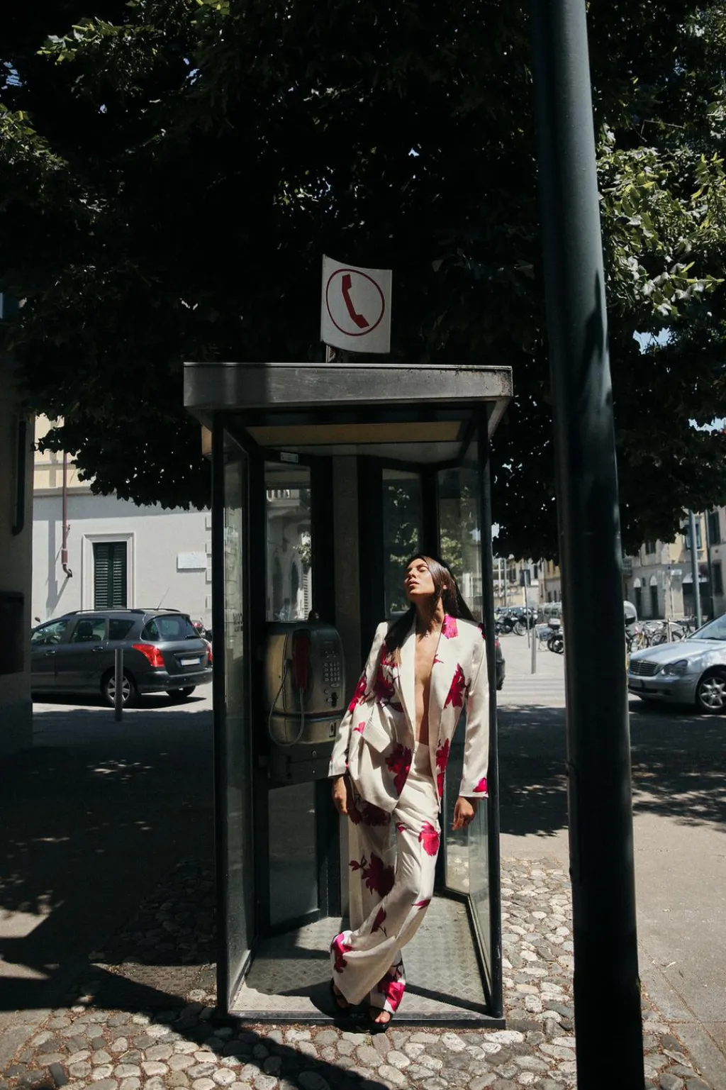 Online PANTALÓN SATINADO ESTAMPADO FLORAL Mujer Pantalones